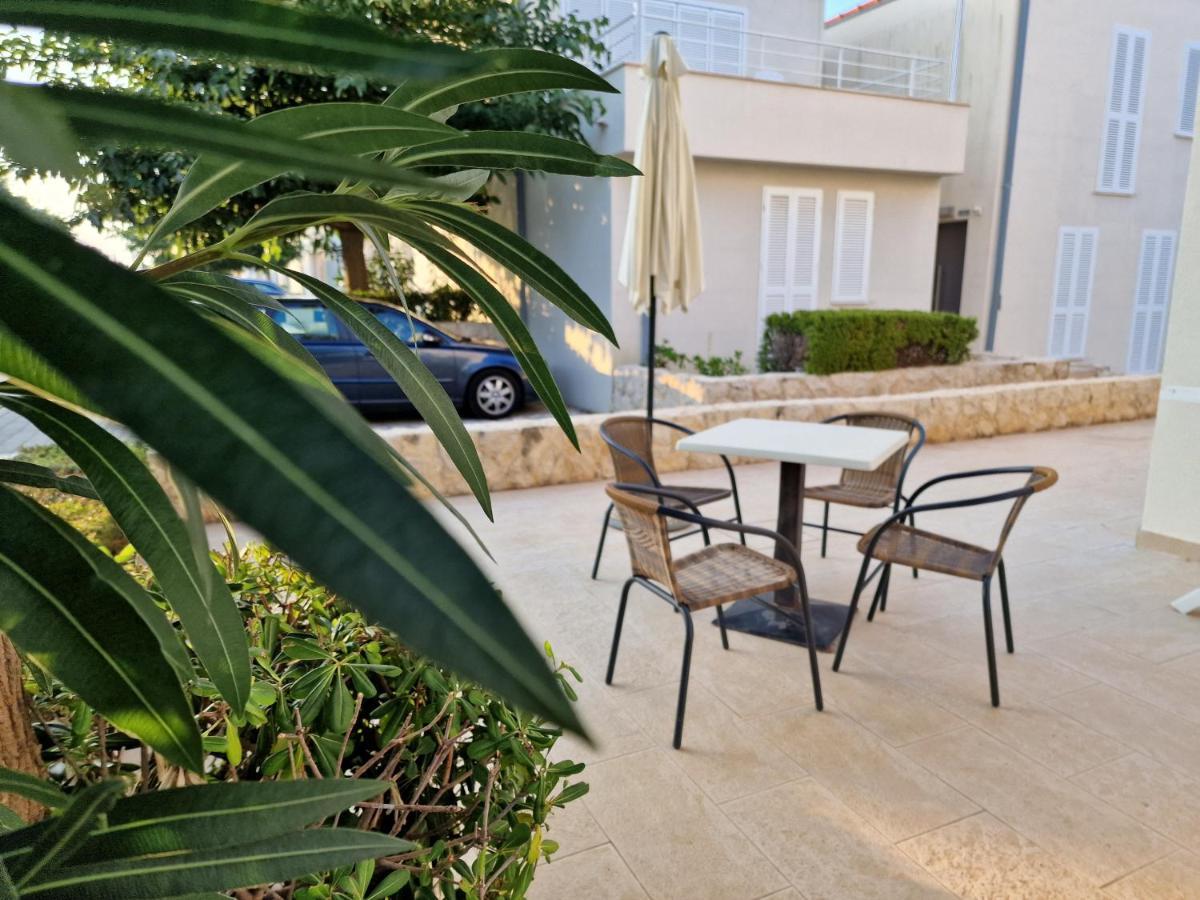Residence-Apartment-Giuliano-Punta Skala, Petrcane Exterior foto